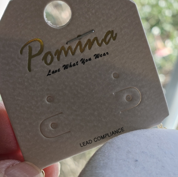 NWT Gold tone Heart Pendant Necklace. - Picture 5 of 7